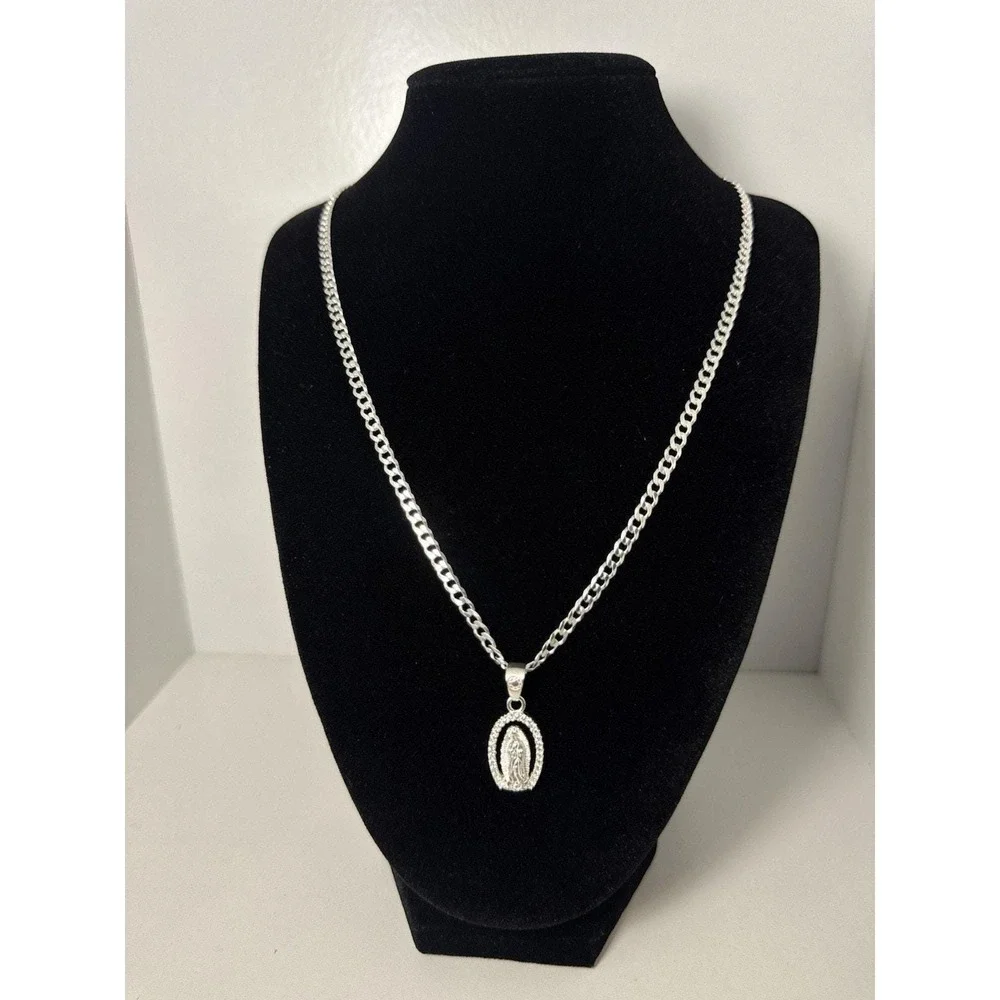Cadena Tejido Cubano con Dije De La Virgencita De Guadalupe Plata 925 20 Inch.